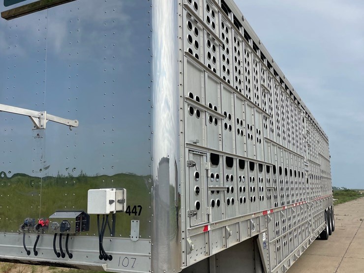 2021-eby-livestock-trailer-image-15