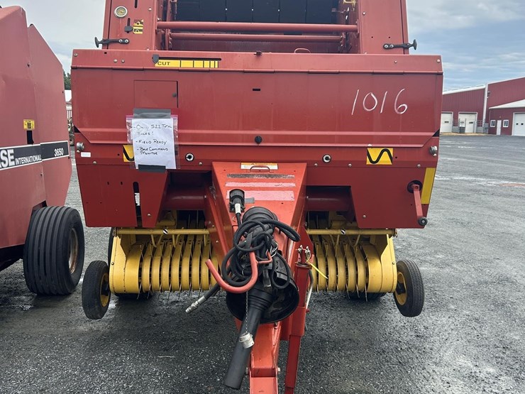 new-holland-648-image-7