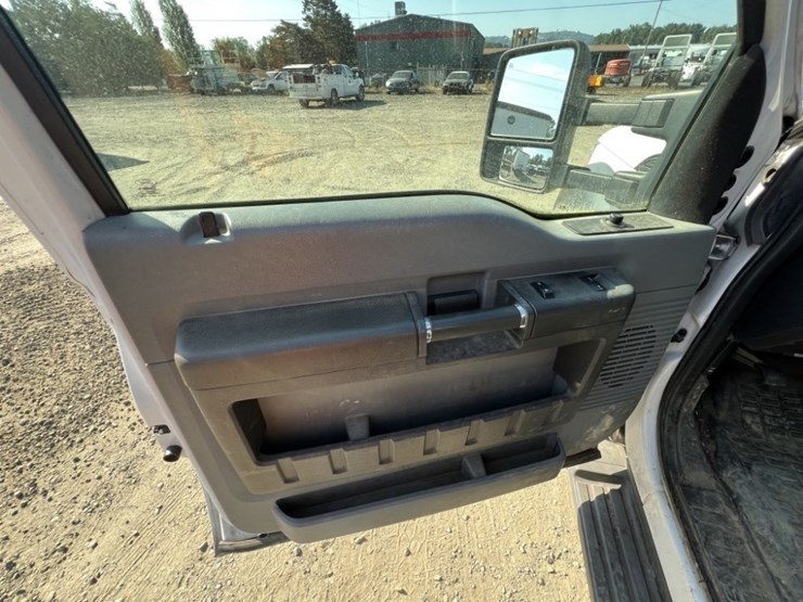 2012-ford-f550-image-33