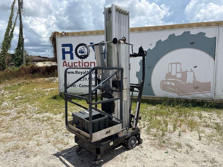 2007-jlg-41am-dc-electric-vertical-mast-lift-image-1