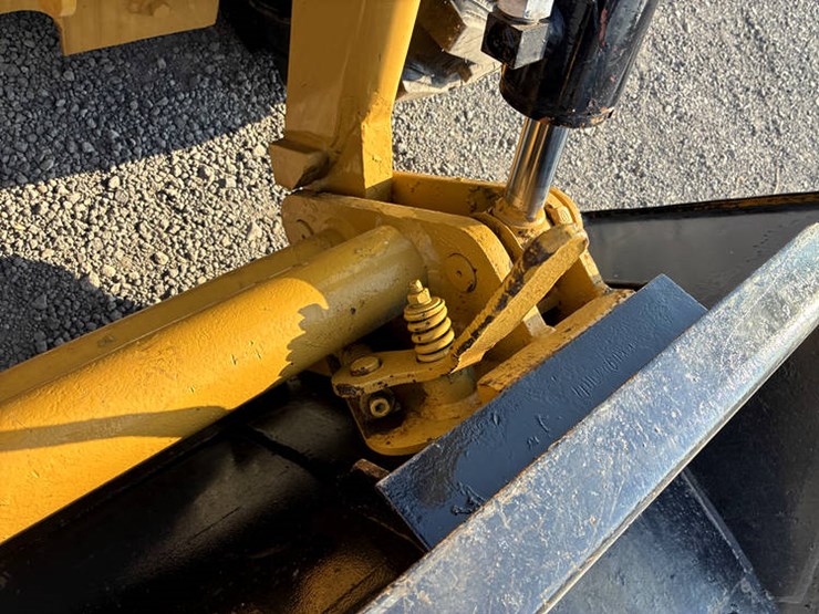 2019-caterpillar-246d-image-25