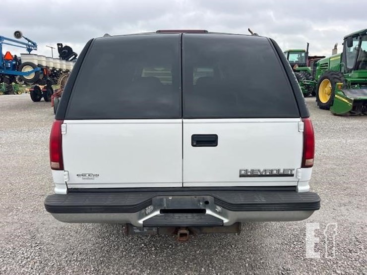 1999-chevrolet-suburban-image-6