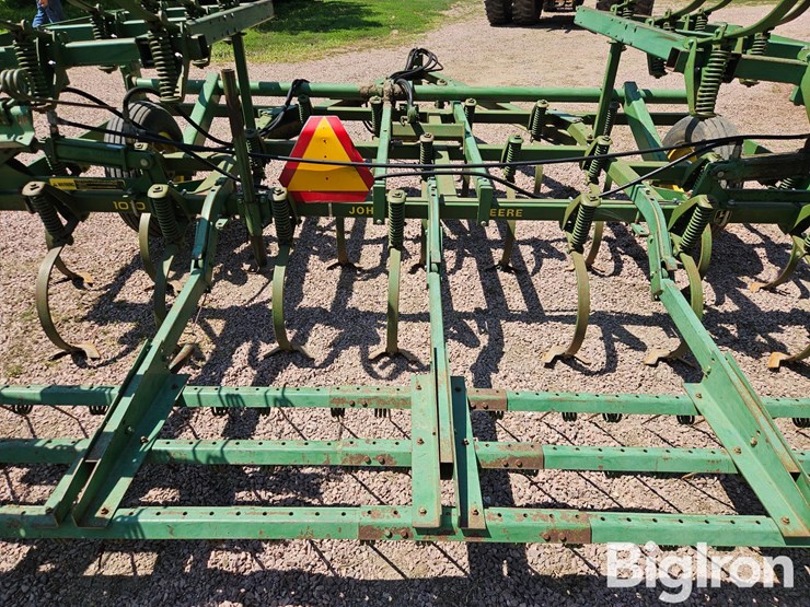 john-deere-1010-image-19