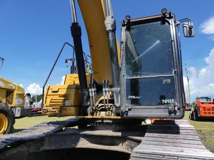 caterpillar-330fl-image-11