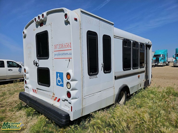 2005-ford-e450-image-3