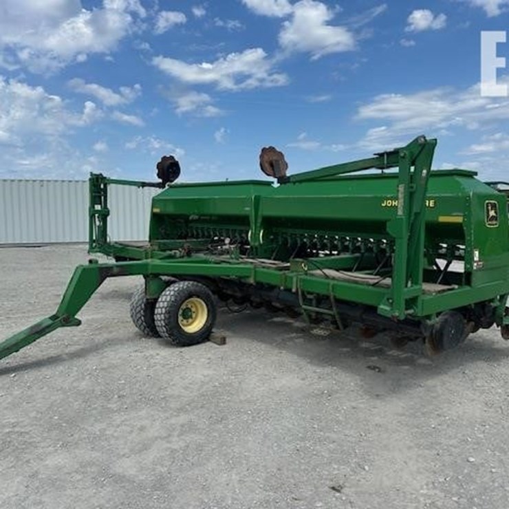 JOHN DEERE 1560