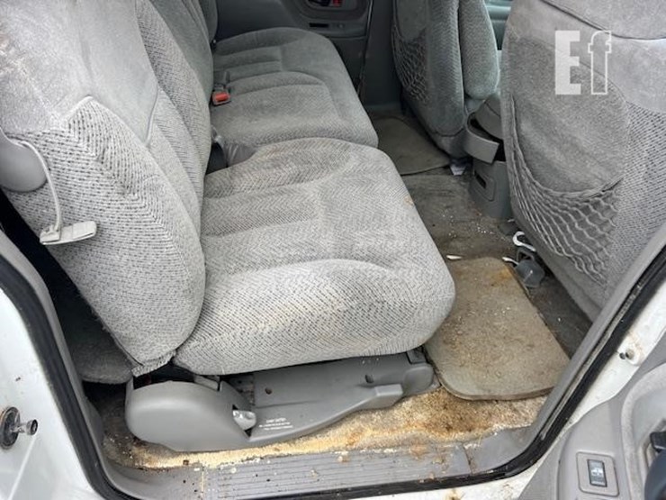 1999-chevrolet-suburban-image-29