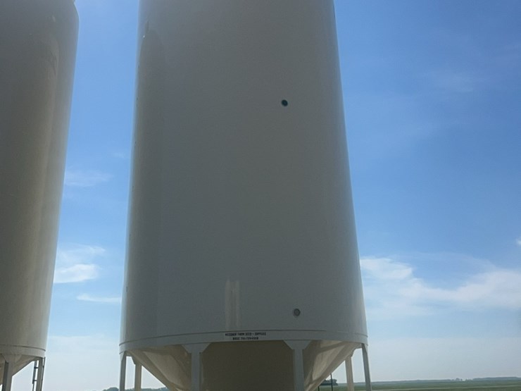concept-7,500-bu.-hopper-bin-with-agi-grainguard-bin-fan,-10-hp-3-phase-electric-motor-image-16