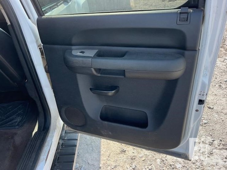 2011-chevrolet-silverado-2500hd-lt-image-26