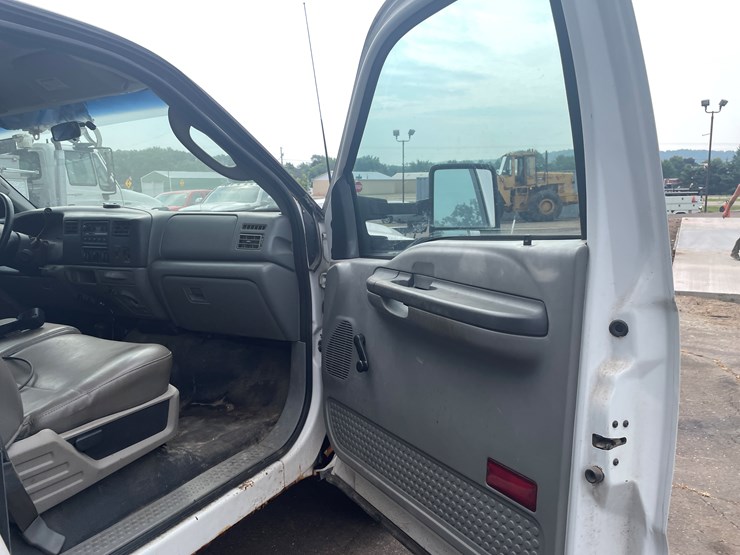 2003-ford-f550-image-82