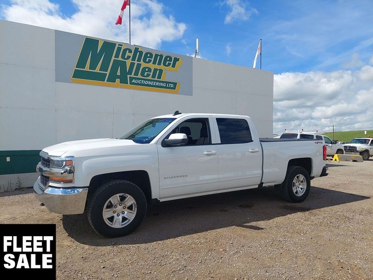 2017-chevrolet-silverado-1500-lt-image-1