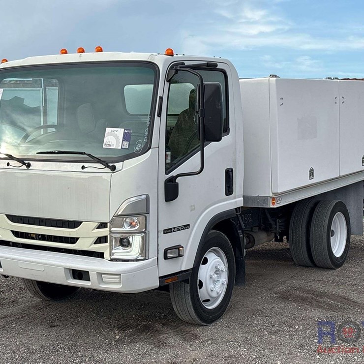 2023 ISUZU NPR