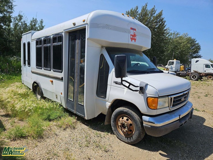2005-ford-e450-image-4