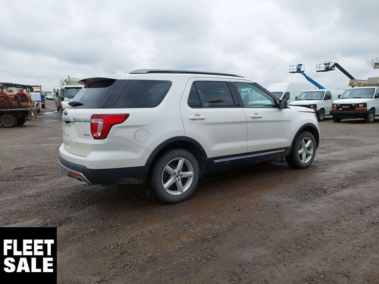 2016-ford-explorer-xlt-image-4