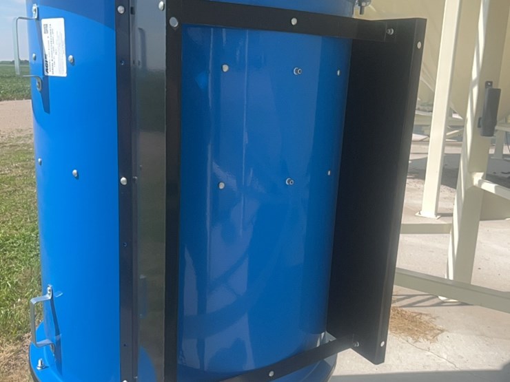concept-7,500-bushel-hopper-bin,-fully-equipped-with-bin-fan-with-agi-grainguard-10-hp-three-phase-electric-motor.-image-36