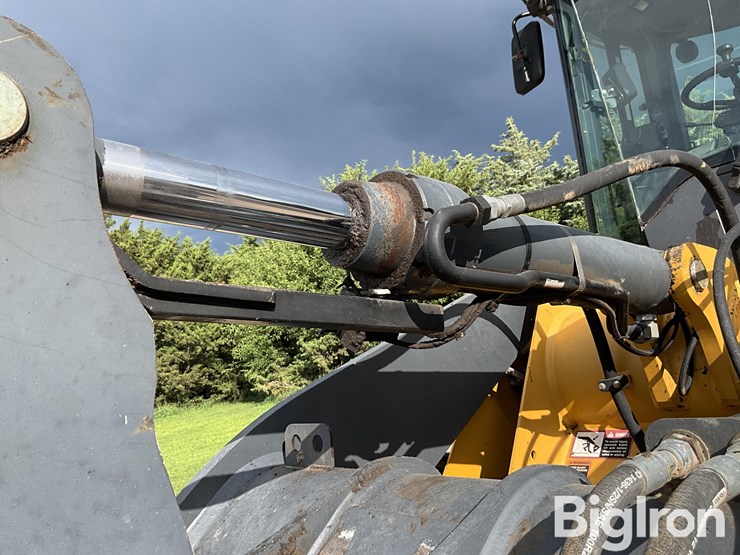 2009-deere-544k-image-18