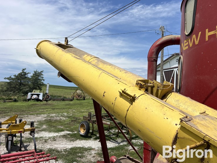 new-holland-353-image-11