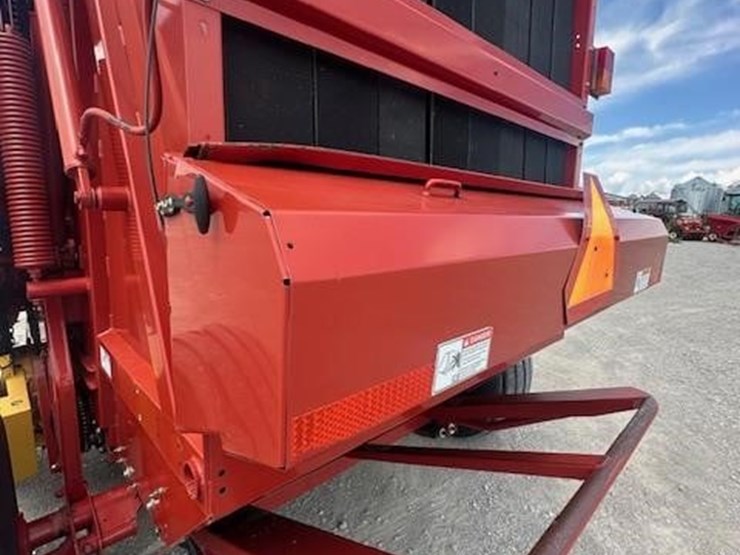 2010-new-holland-br7090-image-21