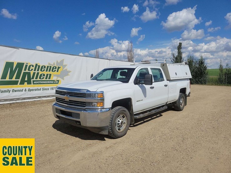 2017-chevrolet-silverado-2500hd-image-1