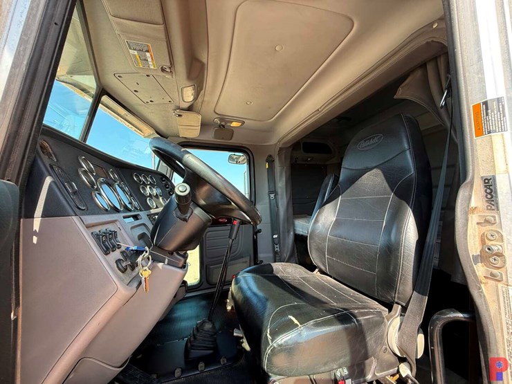 2013-peterbilt-388-image-8