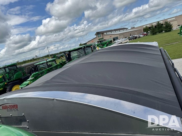 2020-john-deere-f4365-image-12