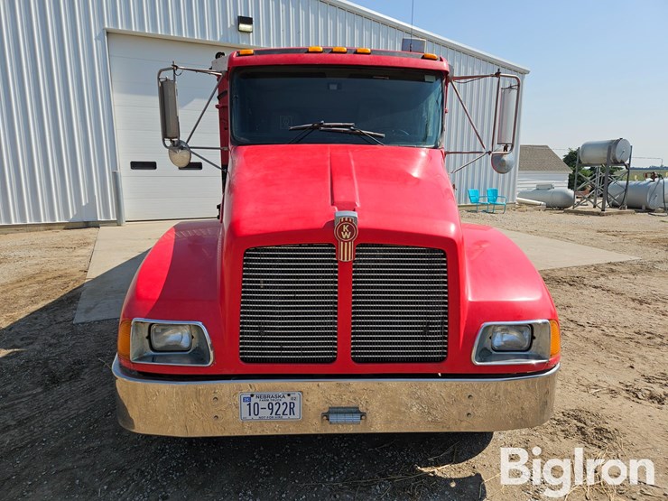 2001-kenworth-t300-image-2