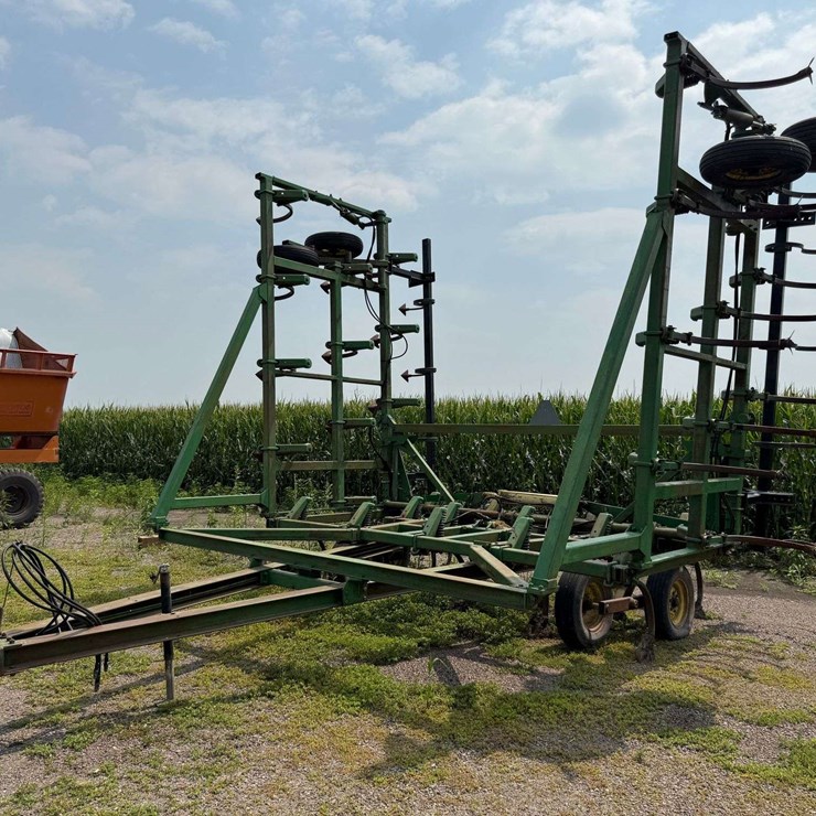 JOHN DEERE 1610