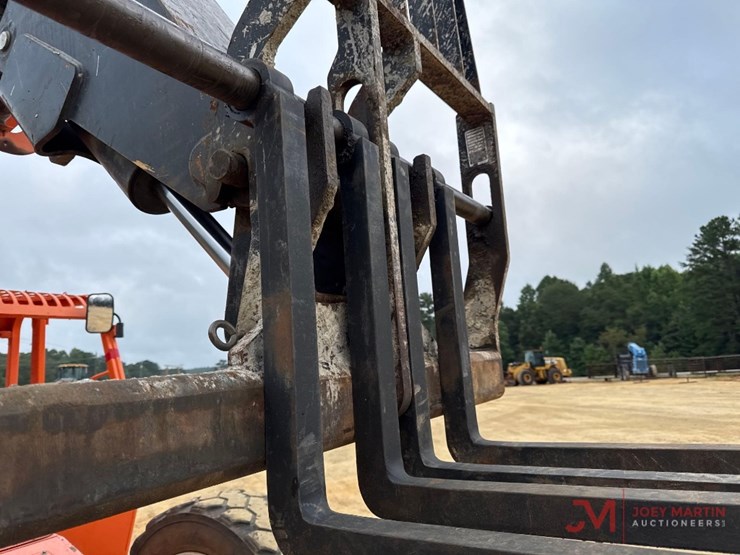 2018-jlg-8042-image-14