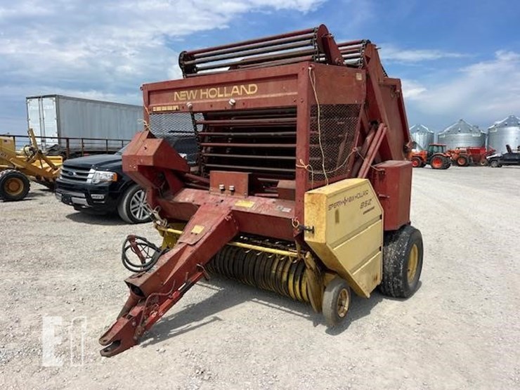 new-holland-852-image-1