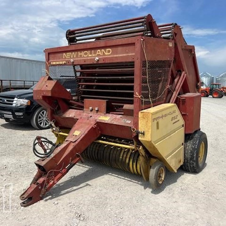 NEW HOLLAND 852
