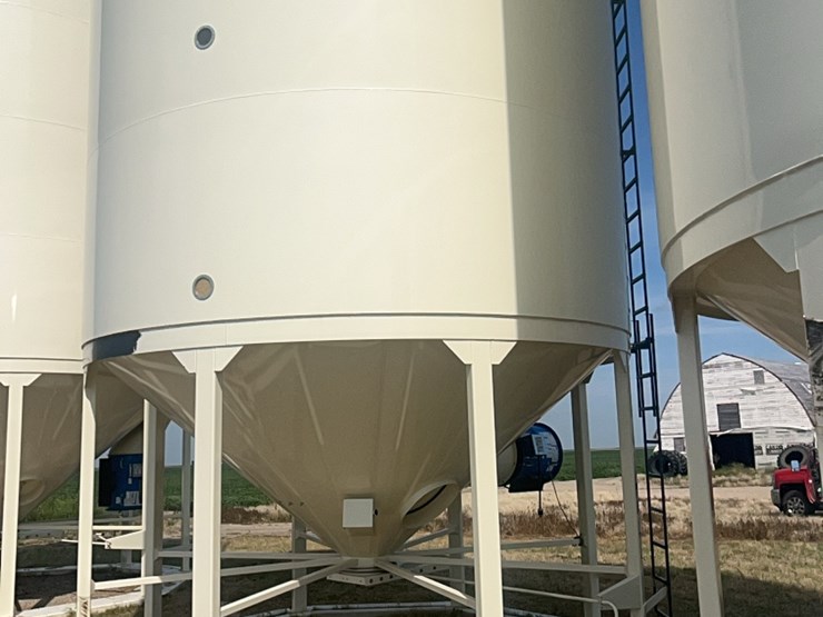 concept-5,000-bushel-hopper-bin,-fully-equipped-with-agi-grainguard-10-hp-bin-fan-with-three-phase-electric-motor-image-18