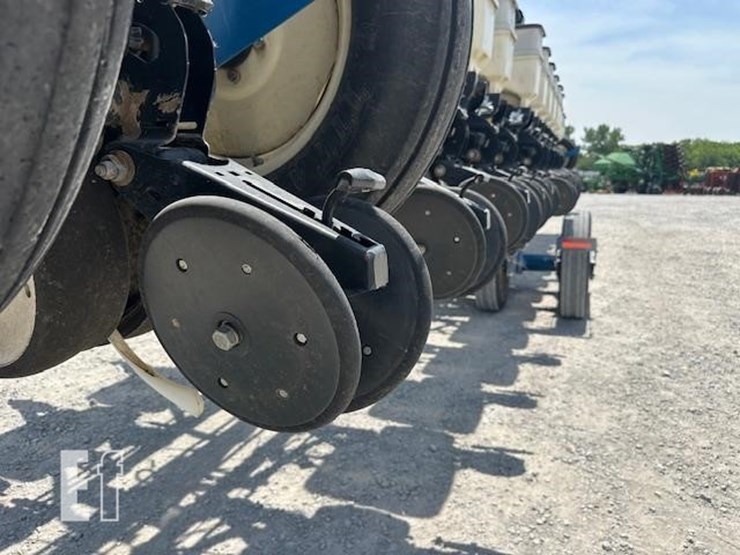 2011-kinze-3660-image-17