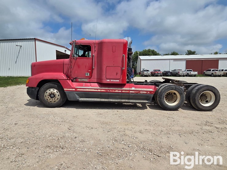 1996-freightliner-fld120-image-8