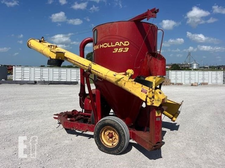 new-holland-353-image-2