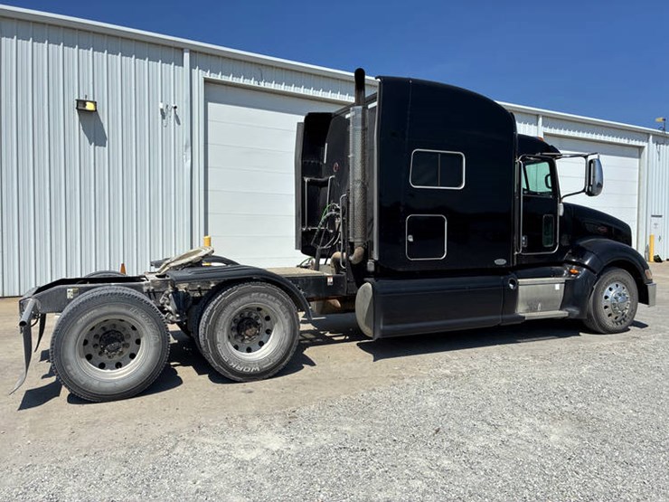 2011-peterbilt-386-image-5