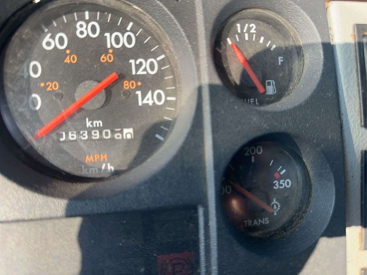 2000-freightliner-fl80-image-27