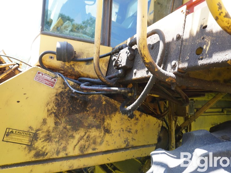 1992-new-holland-tr86-image-17