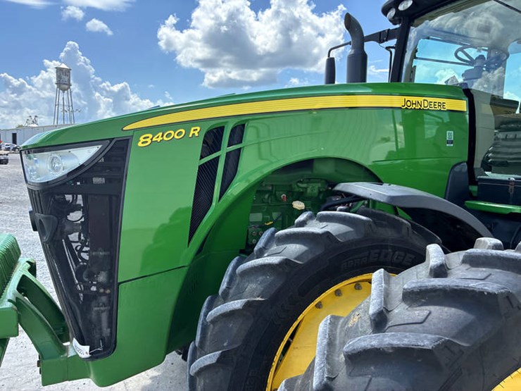2018-john-deere-8400r-image-40