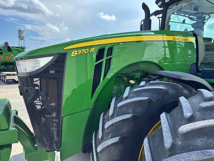 2018-john-deere-8370r-image-40