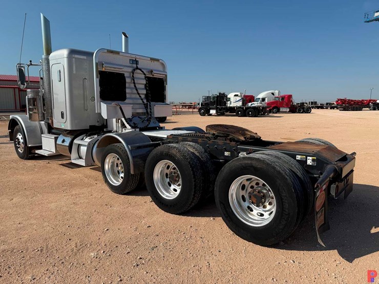 2013-peterbilt-388-image-6