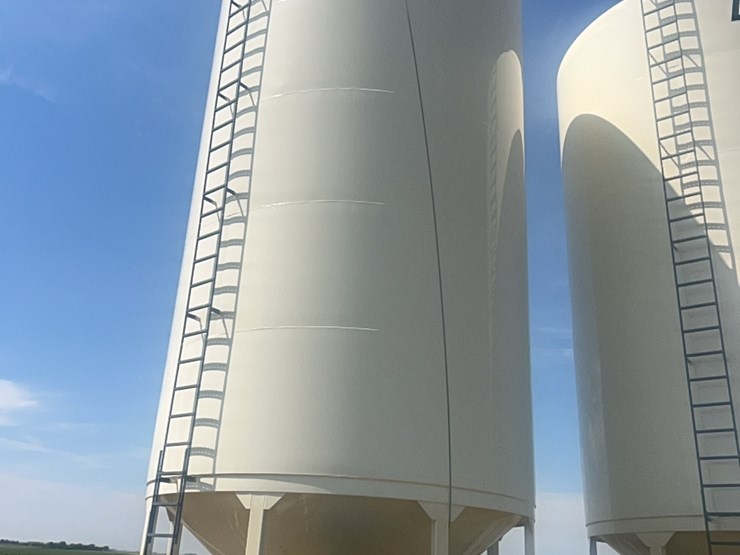 concept-5,000-bushel-hopper-bin,-fully-equipped-with-agi-grainguard-bin-fan-with-7.5-hp-three-phase-electric-motor-image-6