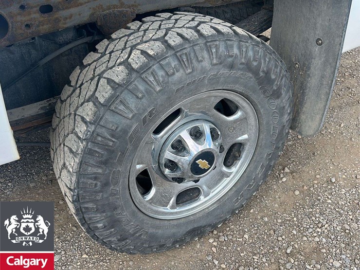 2013-chevrolet-silverado-2500hd-ls-image-18