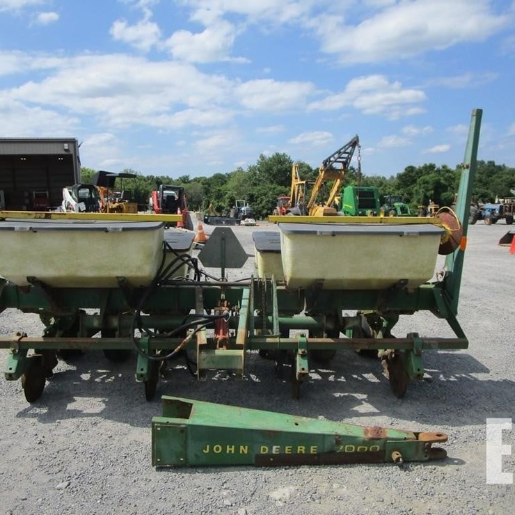 JOHN DEERE 7000