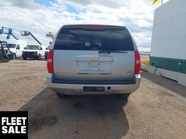 2011-chevrolet-suburban-image-14