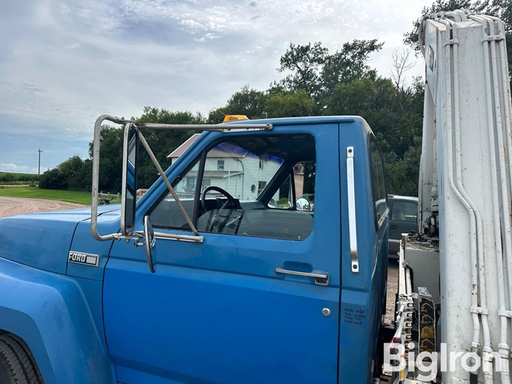 1982-ford-f700-image-9