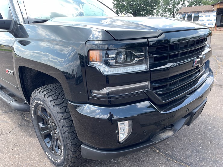 2018-chevrolet-silverado-1500-z71-image-11