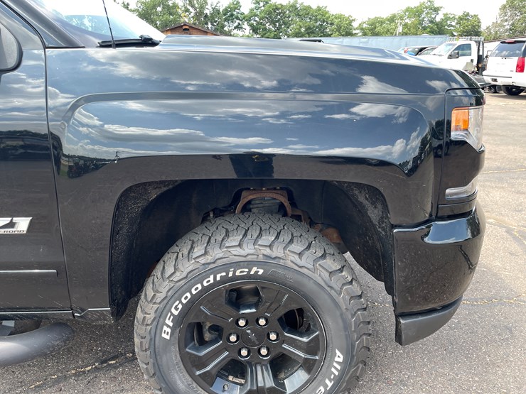 2018-chevrolet-silverado-1500-z71-image-12