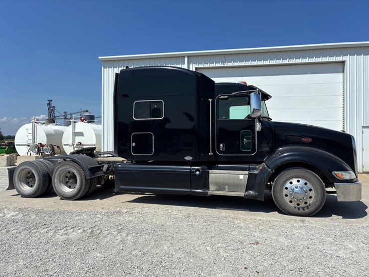 2011-peterbilt-386-image-3