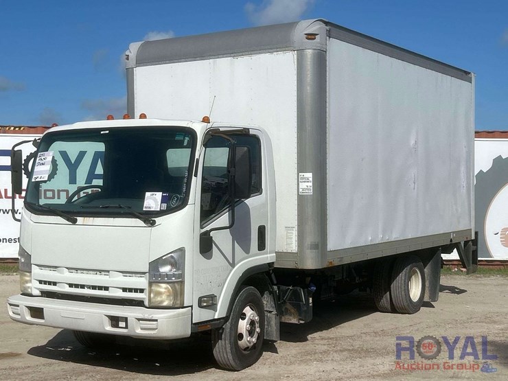 2011-isuzu-npr-image-1