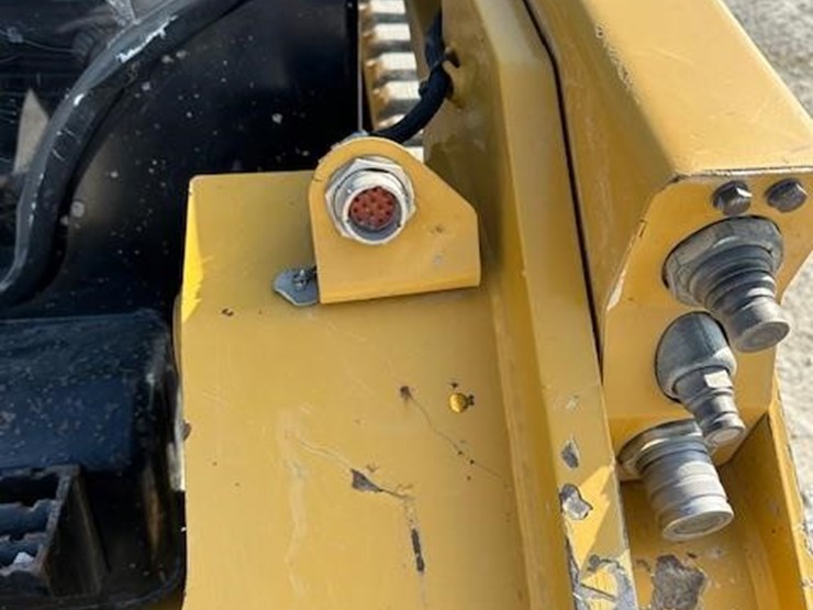 2015-caterpillar-299d-image-20